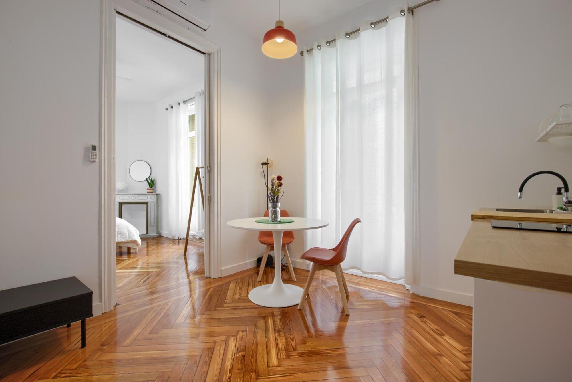 Mezzanine Orange Apartment Madrid Room photo