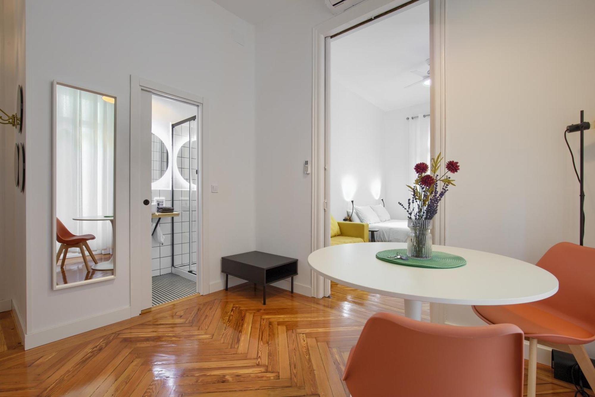 Mezzanine Orange Apartment Madrid Room photo